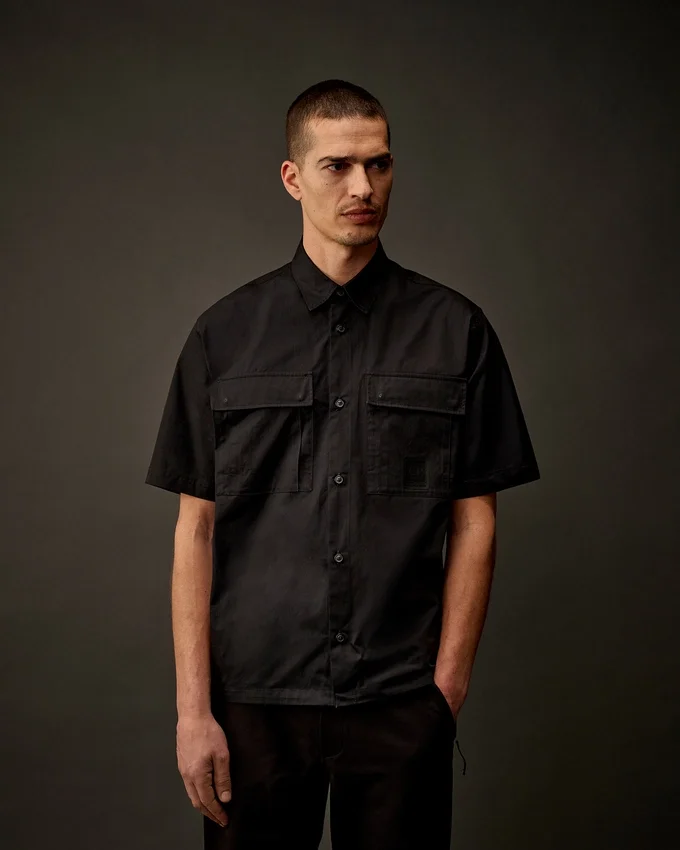 Camisa de manga corta con botones de gabardina de la Metropolis Series