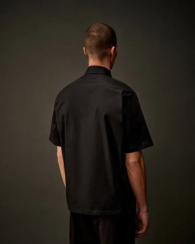 Camisa de manga corta con botones de gabardina de la Metropolis Series