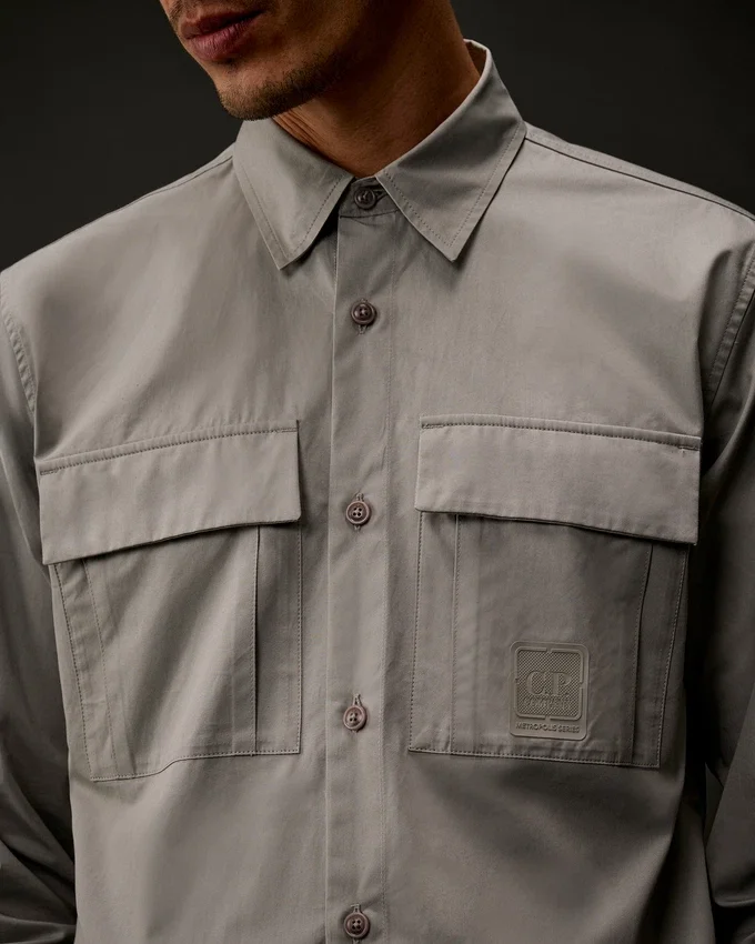 Camisa de manga larga con botones de gabardina de la Metropolis Series