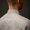 Camisa de manga larga con botones de gabardina de la Metropolis Series