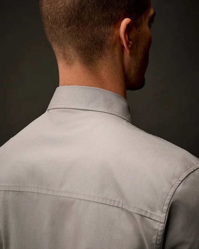 Camisa de manga larga con botones de gabardina de la Metropolis Series
