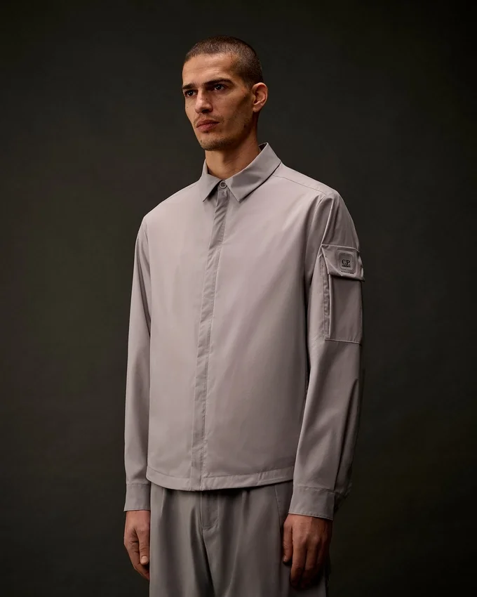 Camiseta con cremallera Metro-Tek de la Metropolis Series