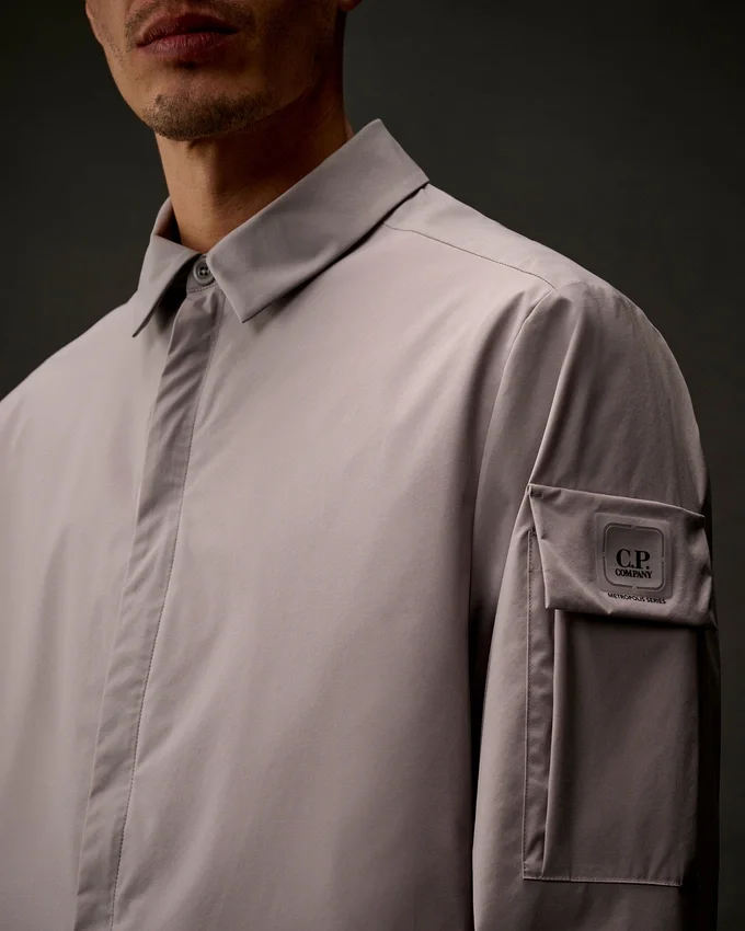 Camiseta con cremallera Metro-Tek de la Metropolis Series