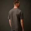 Camiseta de manga corta con logotipo en el pecho de la Metropolis Series, confeccionada en jersey mercerizado