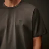 Camiseta de manga corta con logotipo en el pecho de la Metropolis Series, confeccionada en jersey mercerizado