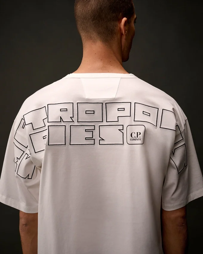 Camiseta de manga corta de jersey mercerizado de la Metropolis Series con bordado en la espalda