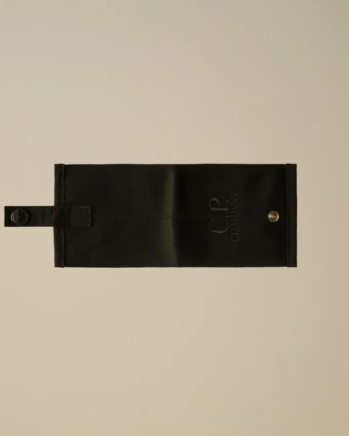 Cartera con diseño en espiga