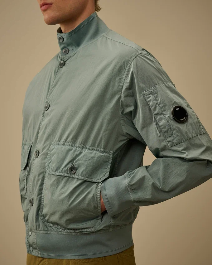 Chaqueta bomber con botones Chrome-R