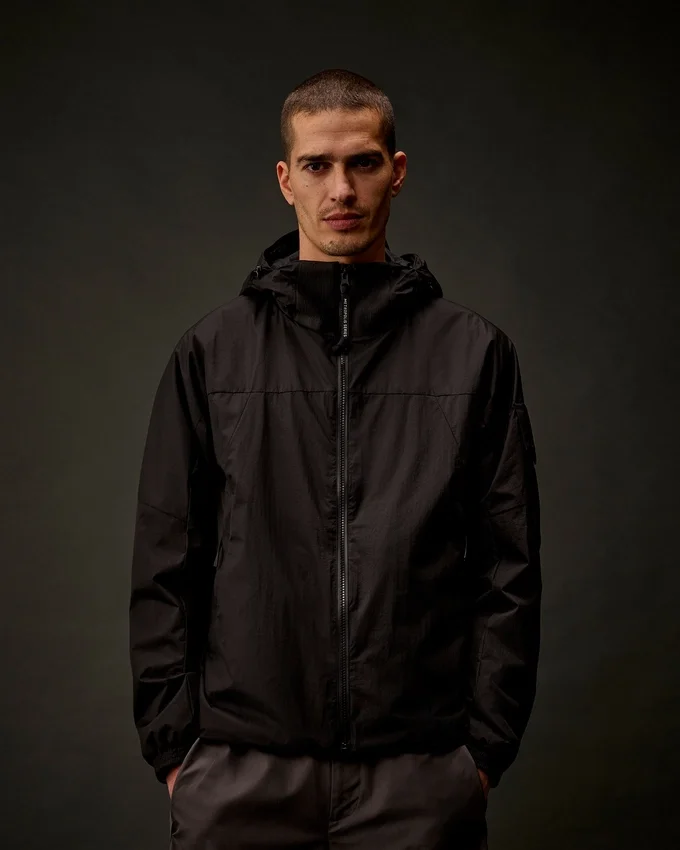 Chaqueta con capucha de la Metropolis Series de Pertex® y Primaloft®