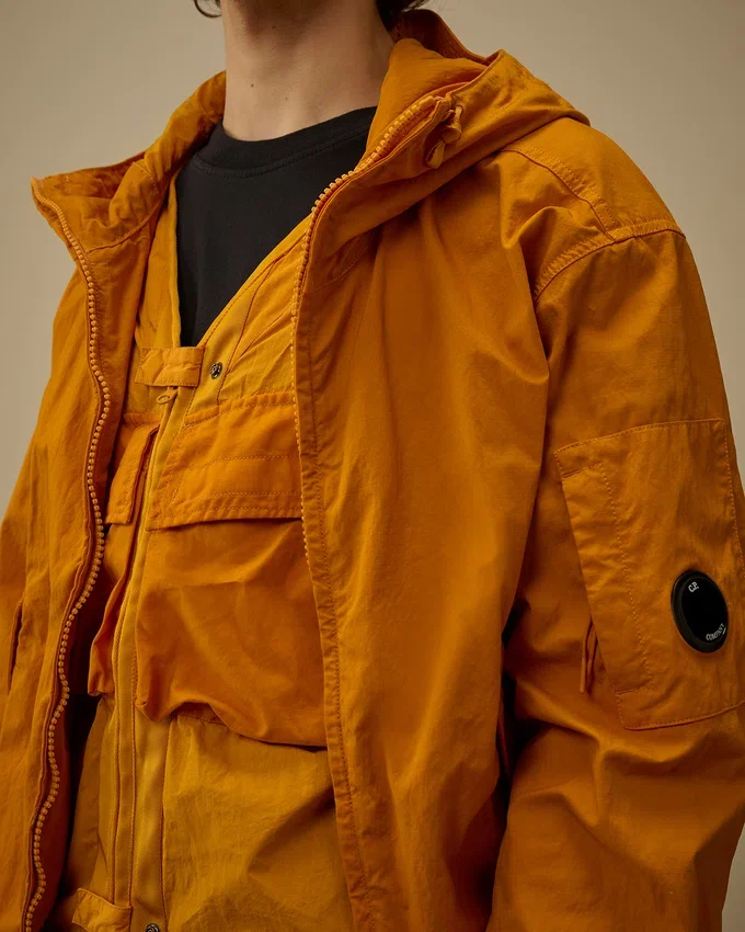 Chaqueta con capucha «Lens» de sarga