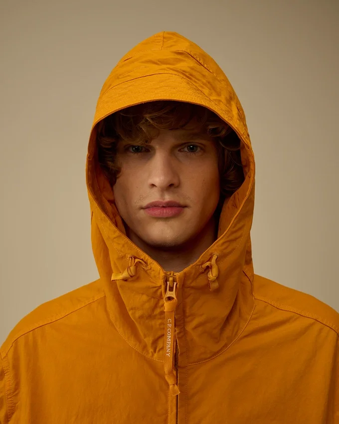 Chaqueta con capucha «Lens» de sarga