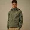 Chaqueta con capucha oculta C.P. Shell-R