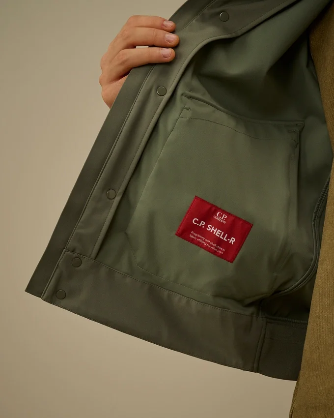 Chaqueta con capucha oculta C.P. Shell-R