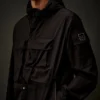 Chaqueta con capucha plegable HyST de la Metropolis Series