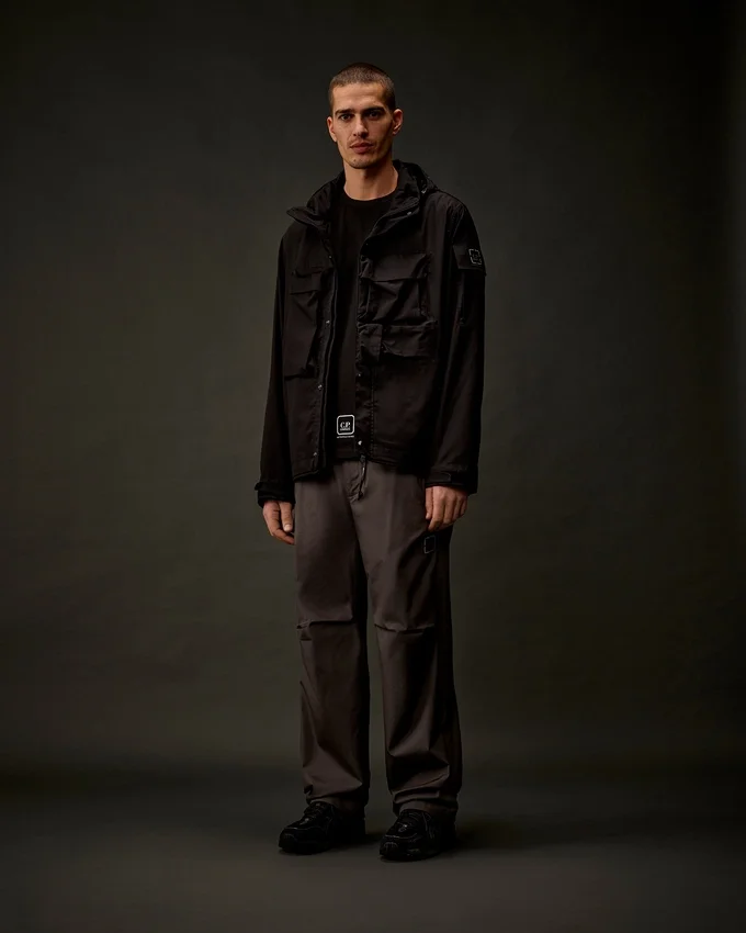 Chaqueta con capucha plegable HyST de la Metropolis Series