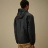 Chaqueta con capucha y detalle de lente «Lens» de Nada Shield, confeccionada con Primaloft® Evolve y plegable