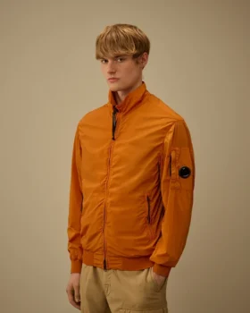 Chaqueta corta con detalle de lente de Nycra-R