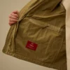 Chaqueta de sarga con cremallera para gafas de sol