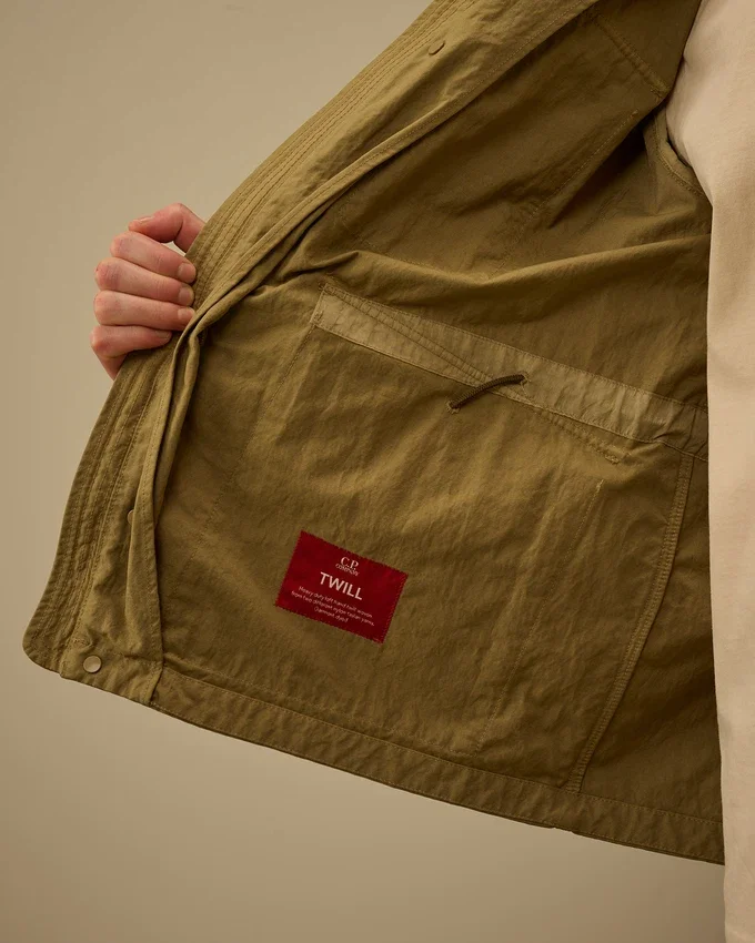 Chaqueta de sarga con cremallera para gafas de sol