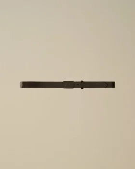 Cinturón de cuero con logotipo