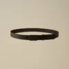 Cinturón de cuero con logotipo