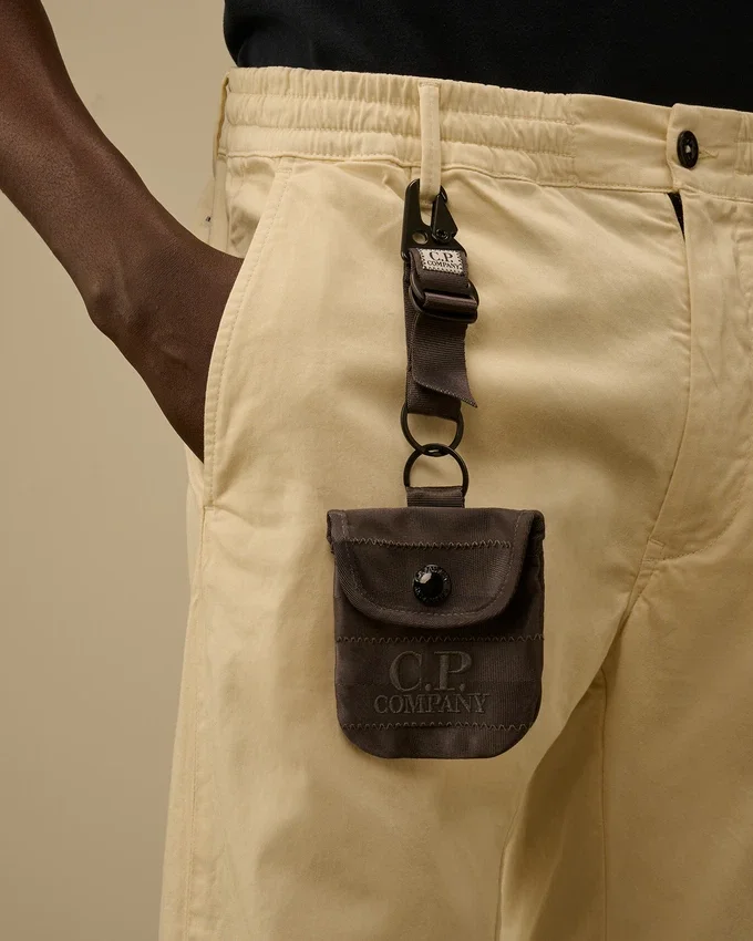 Estuche para llaveros con diseño en espiga