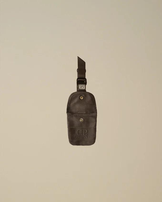 Estuche para llaveros con diseño en espiga
