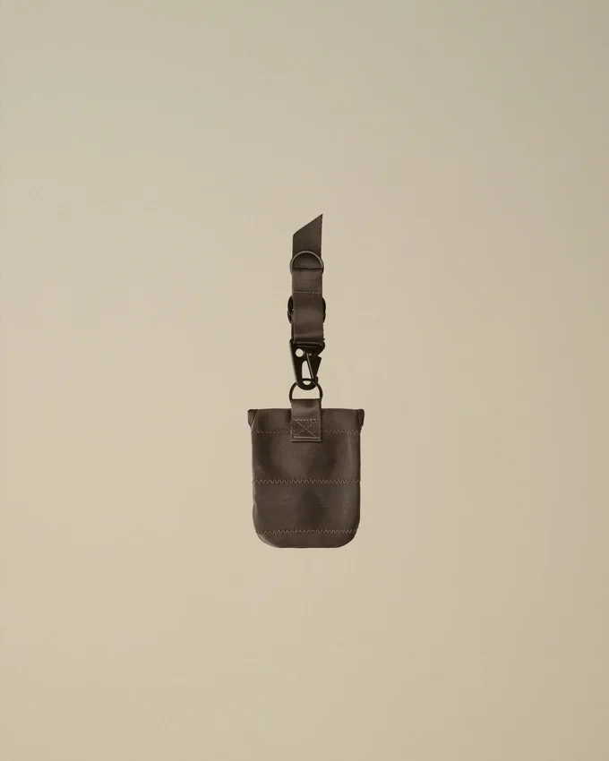 Estuche para llaveros con diseño en espiga