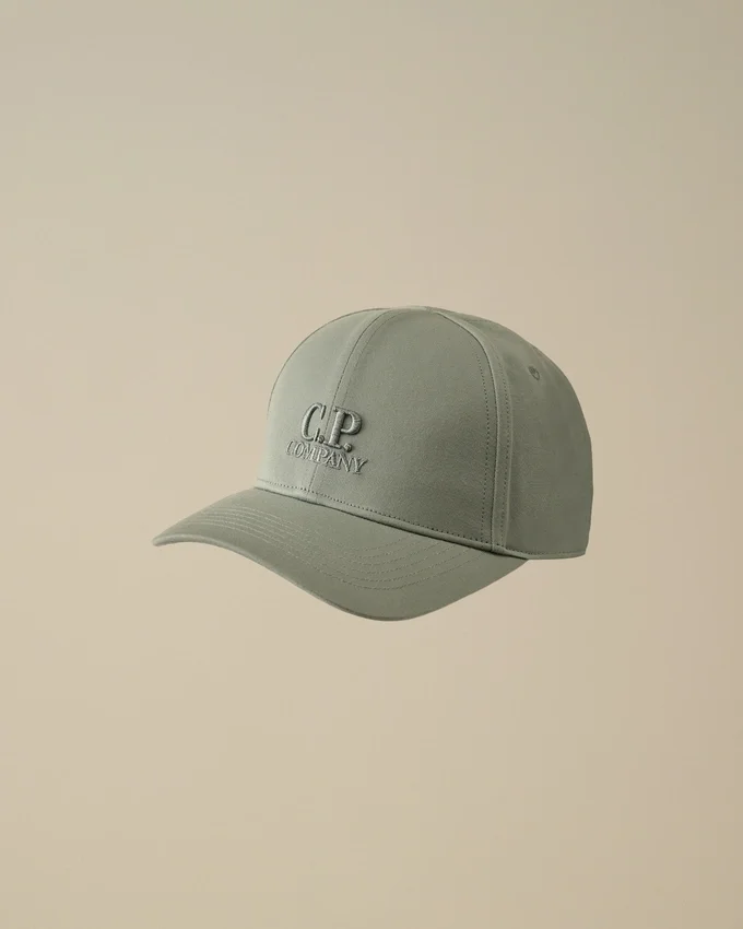 Gorra con logotipo de gabardina