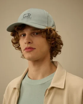 Gorra con logotipo de gabardina