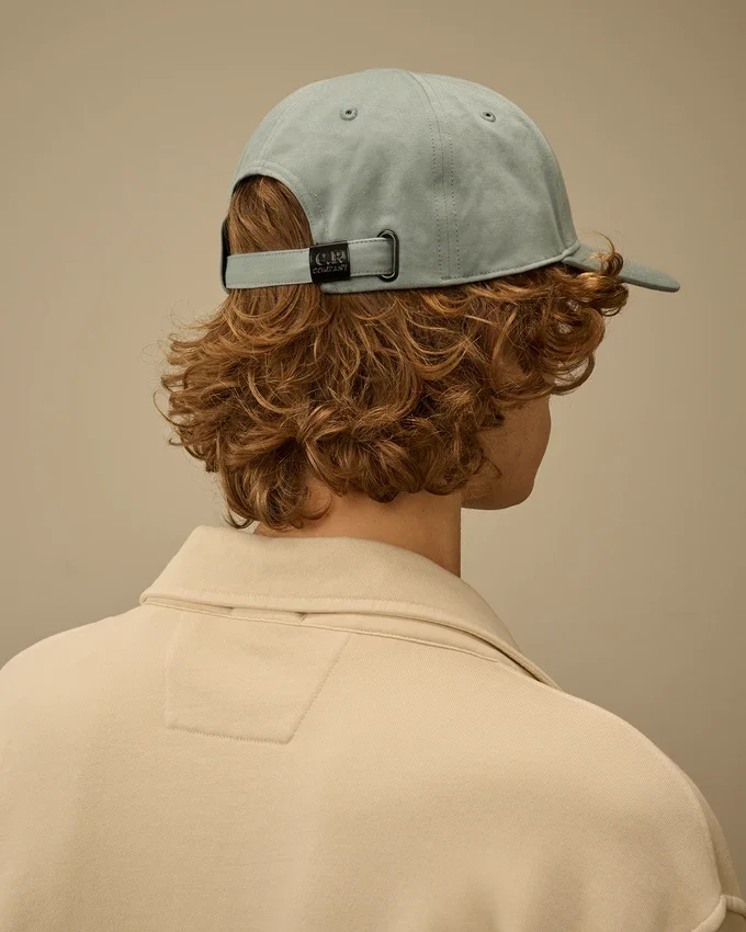 Gorra con logotipo de gabardina
