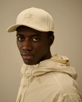 Gorra de gabardina en contraste