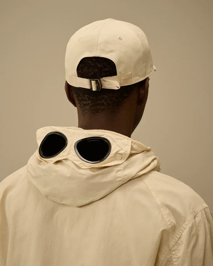 Gorra de gabardina en contraste