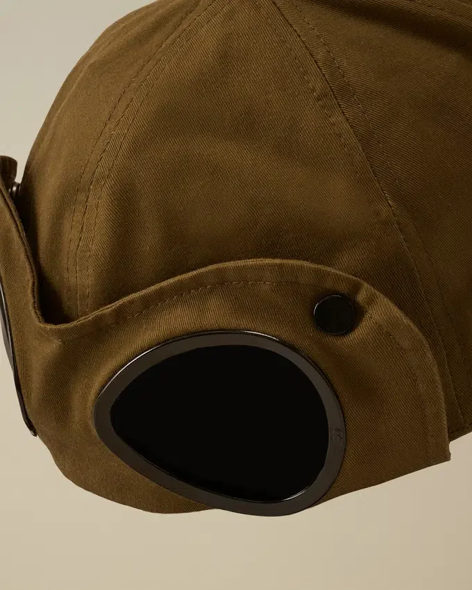 Gorra U16 con lentes de gabardina