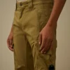 Pantalones cargo con bolsillos redondeados ergonómicos de satén elástico