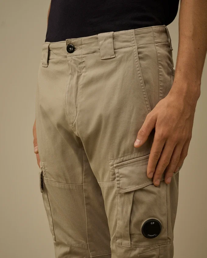Pantalones cargo con lentes ergonómicas de satén elástico