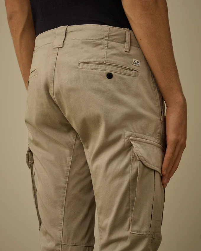 Pantalones cargo con lentes ergonómicas de satén elástico