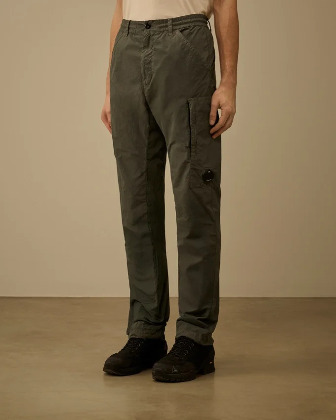Pantalones cargo de corte regular de Flatt Nylon