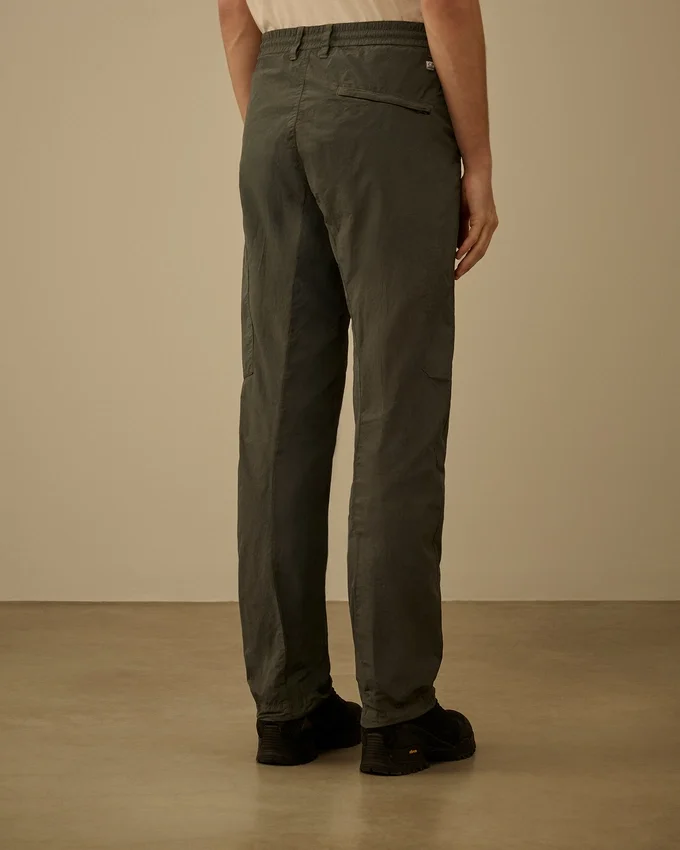 Pantalones cargo de corte regular de Flatt Nylon