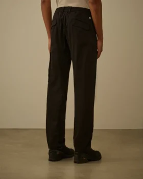 Pantalones cargo de corte regular en satén elástico