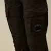 Pantalones cargo elásticos de gabardina U16 con detalle de Lens