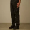 Pantalones cargo ergonómicos Chrome-R con detalle de lente