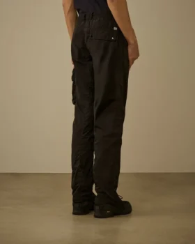 Pantalones cargo ergonómicos Chrome-R con detalle de lente