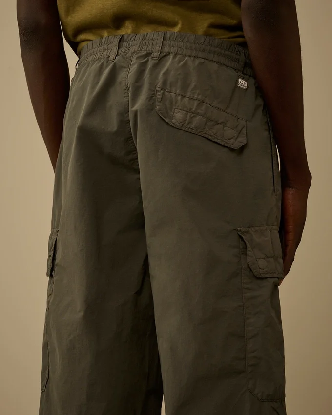 Pantalones cargo holgados de Flatt Nylon con detalle de Lens