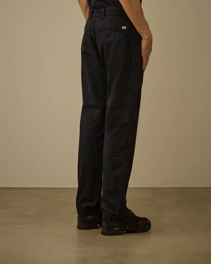 Pantalones chinos de corte regular de gabardina de algodón