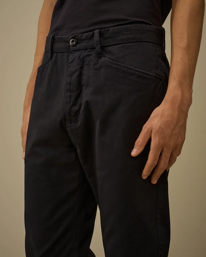Pantalones chinos de corte regular de gabardina de algodón