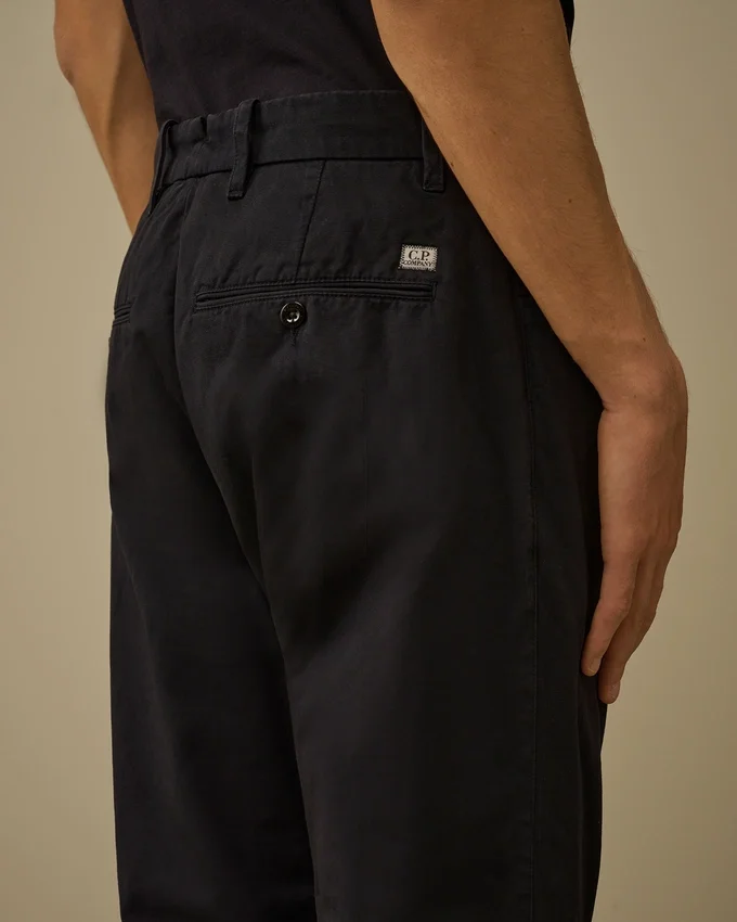 Pantalones chinos de corte regular de gabardina de algodón