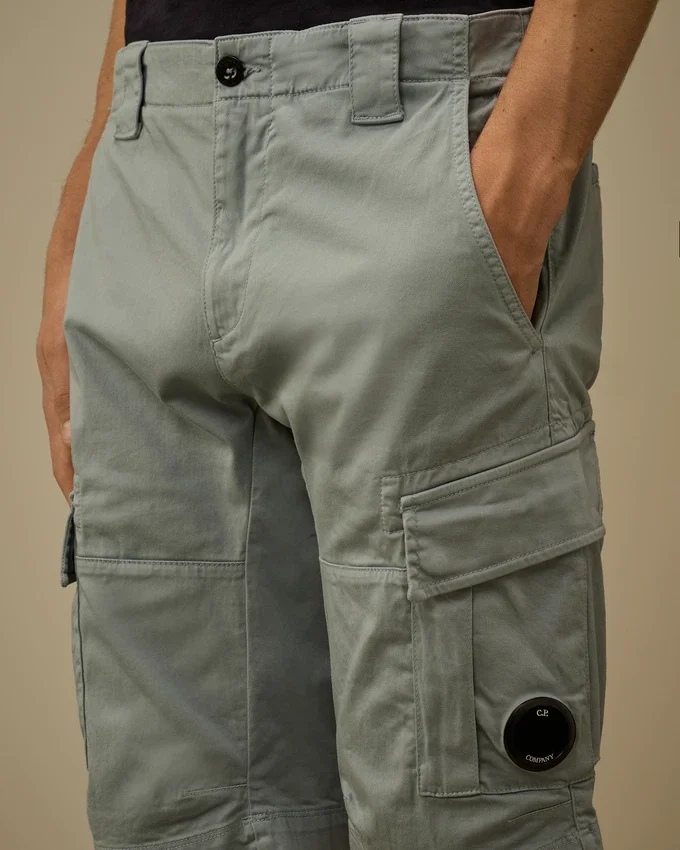 Pantalones cortos cargo de satén elástico con lente