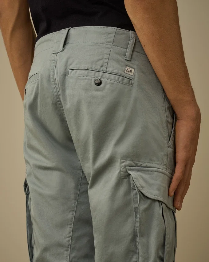 Pantalones cortos cargo de satén elástico con lente