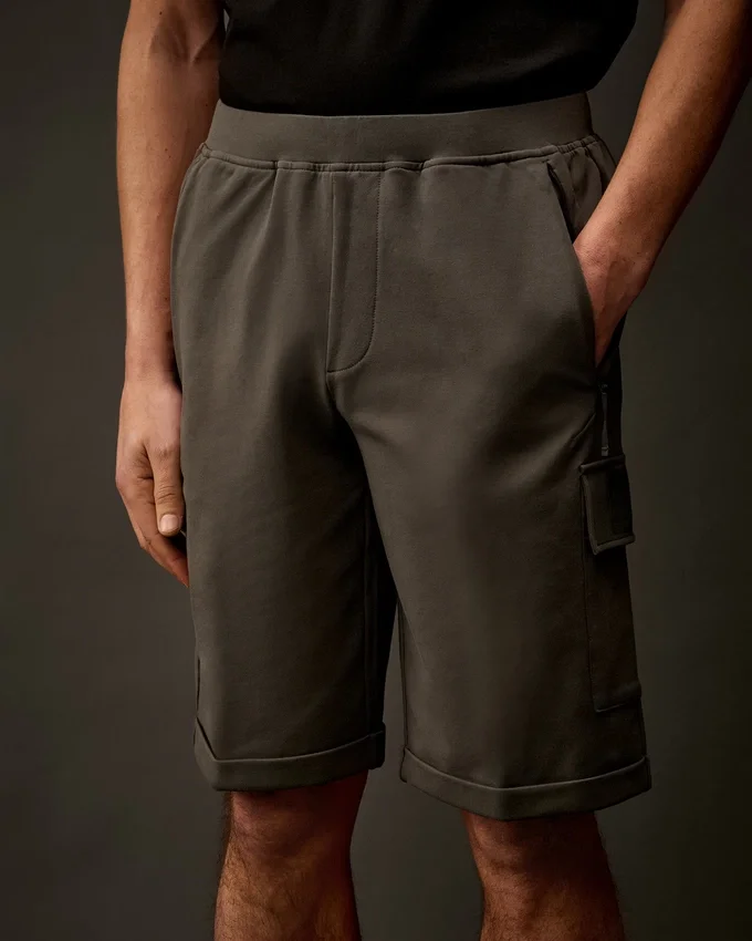 Pantalones cortos de chándal tipo cargo de felpa elástica de la Metropolis Series